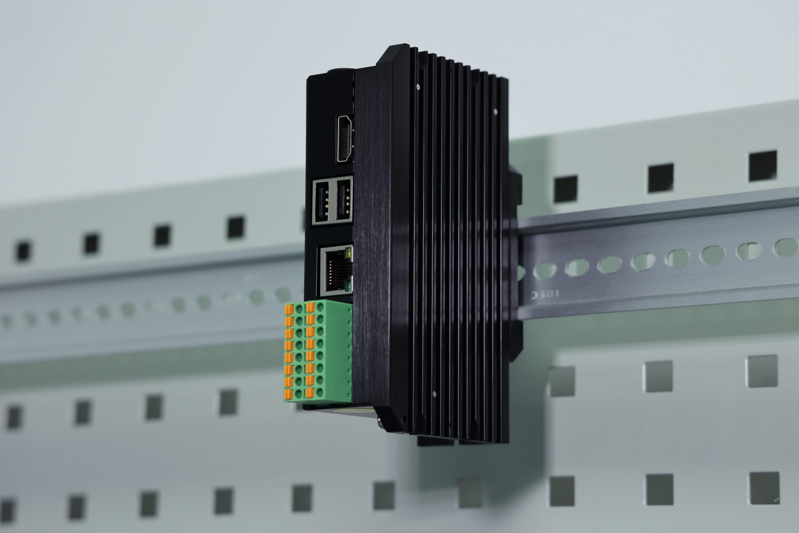 EdgeBox-RPi-200’ü Pil İzleme ve Güvenlik Sağlama için Kullanma