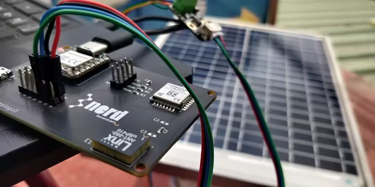 Blues ve Qubitro ile Güçlendirilmiş Seeed Wio-E5 Modülü ve Fusion PCBA Servisi ile Güneş PV İzleme Sistemini Yükseltme