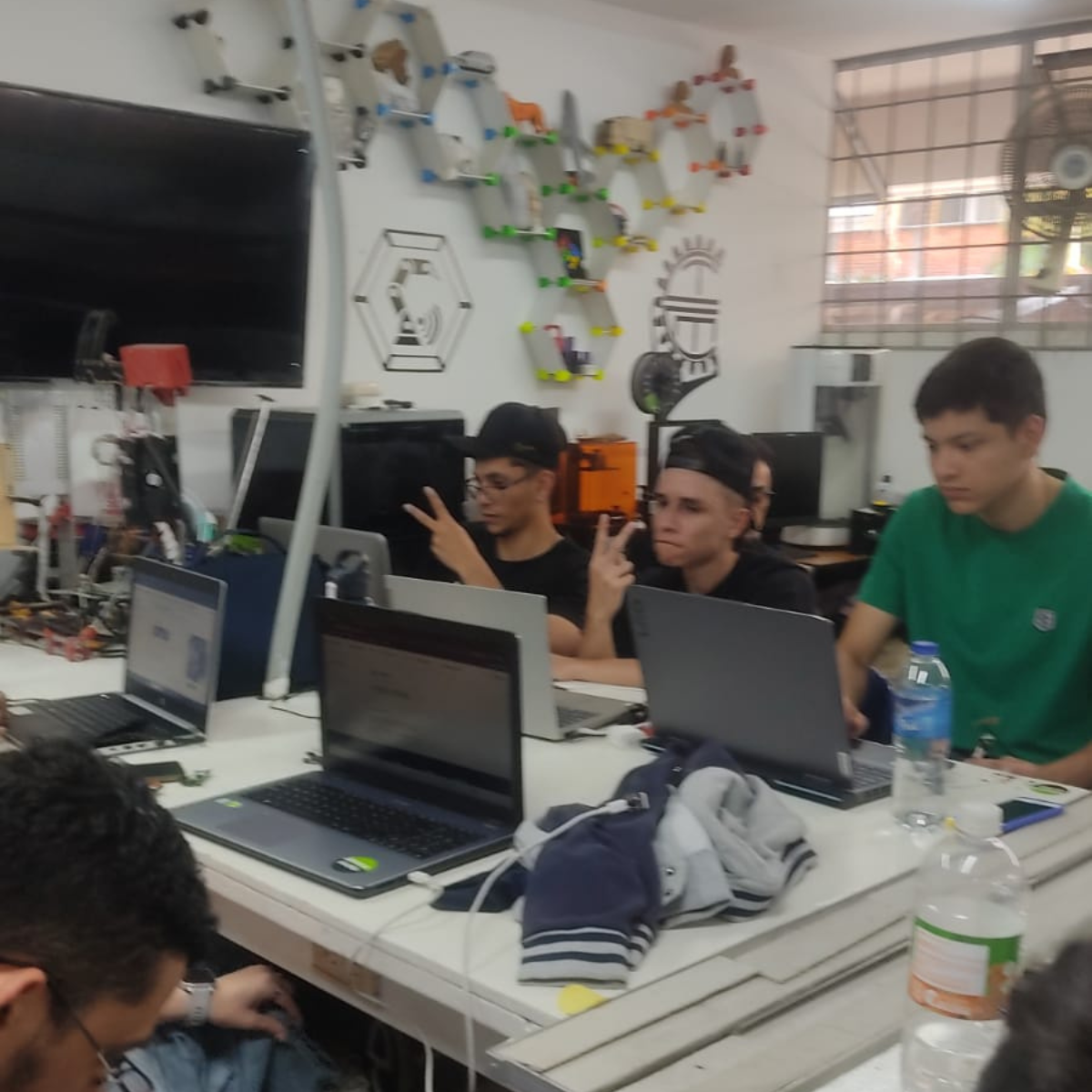 Yenilikleri Güçlendirmek: XIAO ESP32S3 Sense ve SenseCraft AI Atölyeleri Kolombiya’da Teknolojik İlerlemenin Ateşini Yakıyor