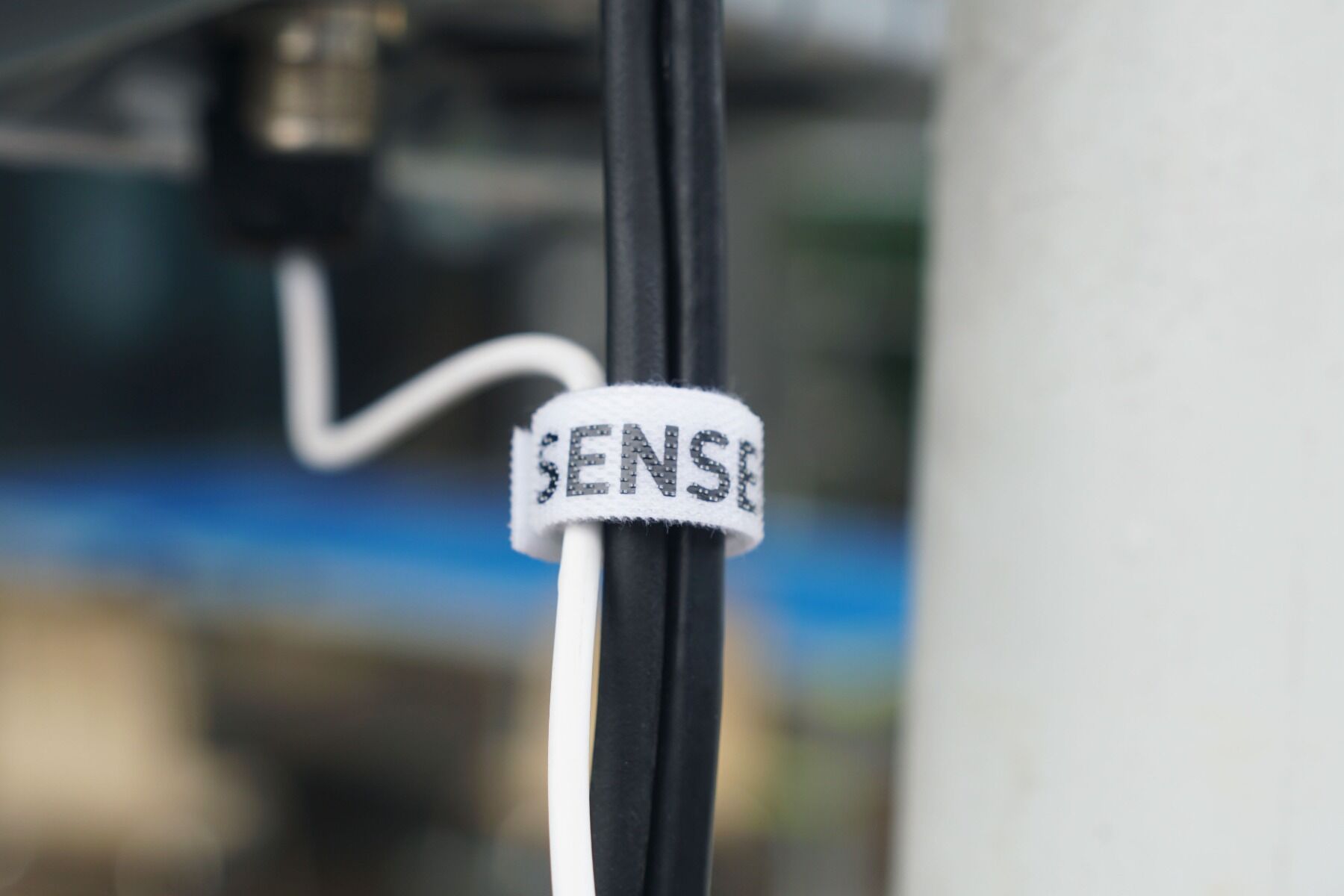 SenseCAP Hoop and Loop Cable Tie White (1m) - Image 4