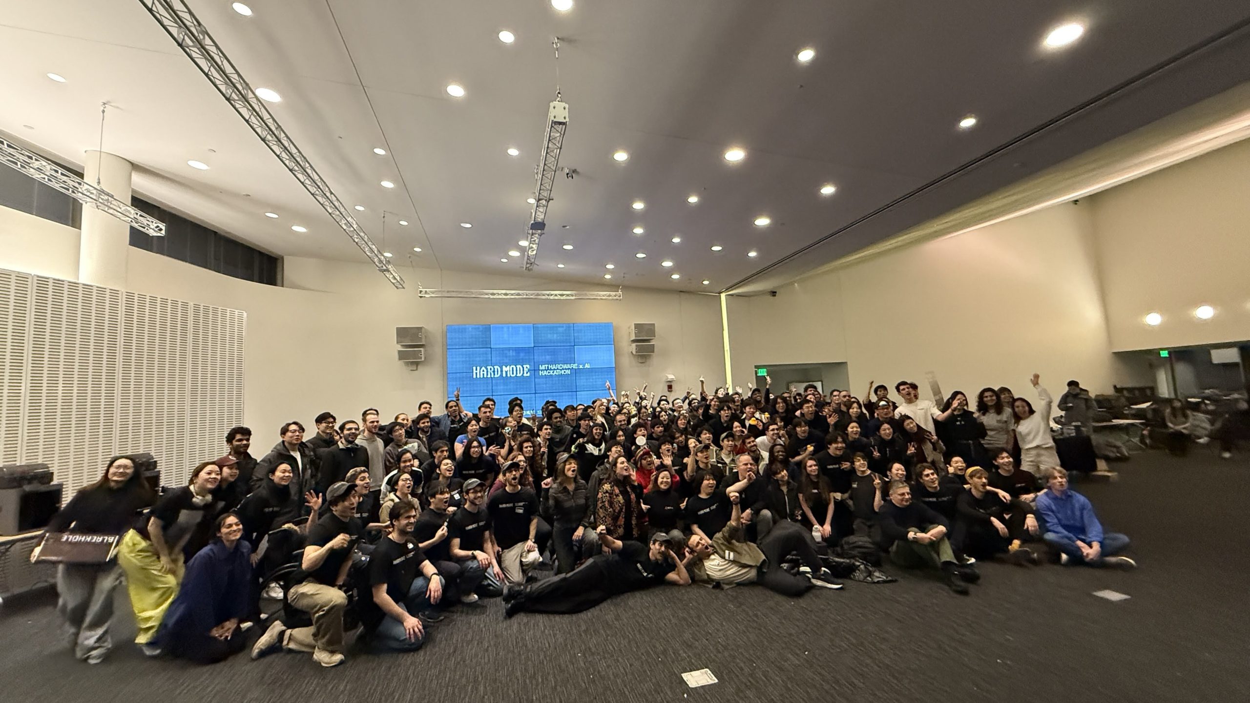 Seeed Studio HARD MODE’ı Destekliyor: MIT Donanım × AI Hackathon’u