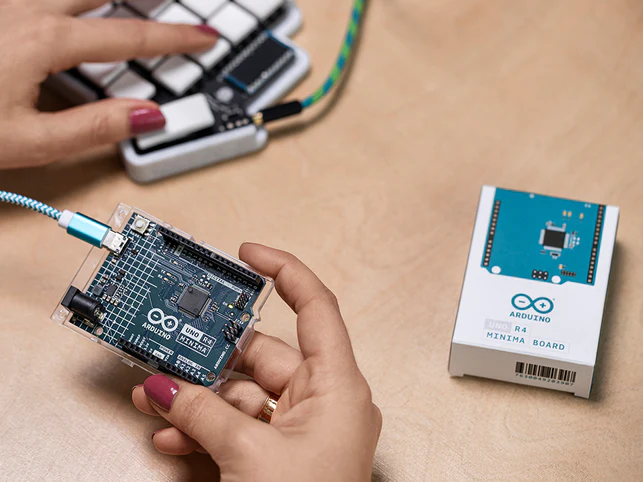 Arduino UNO Rev4 Minima, 32-bit mikrodenetleyici, Arm® Cortex®-M4, 12-bit DAC, CAN BUS ve OP AMP, 6-24V, SWD konektörü, HID desteği - Görsel 6