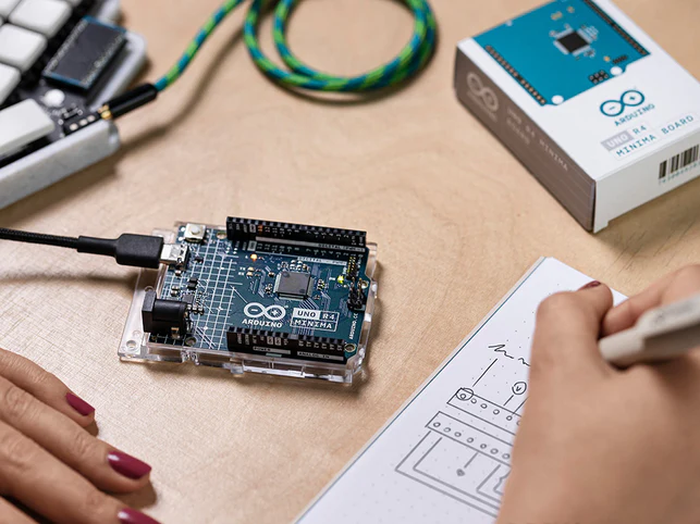 Arduino UNO Rev4 Minima, 32-bit mikrodenetleyici, Arm® Cortex®-M4, 12-bit DAC, CAN BUS ve OP AMP, 6-24V, SWD konektörü, HID desteği - Görsel 7