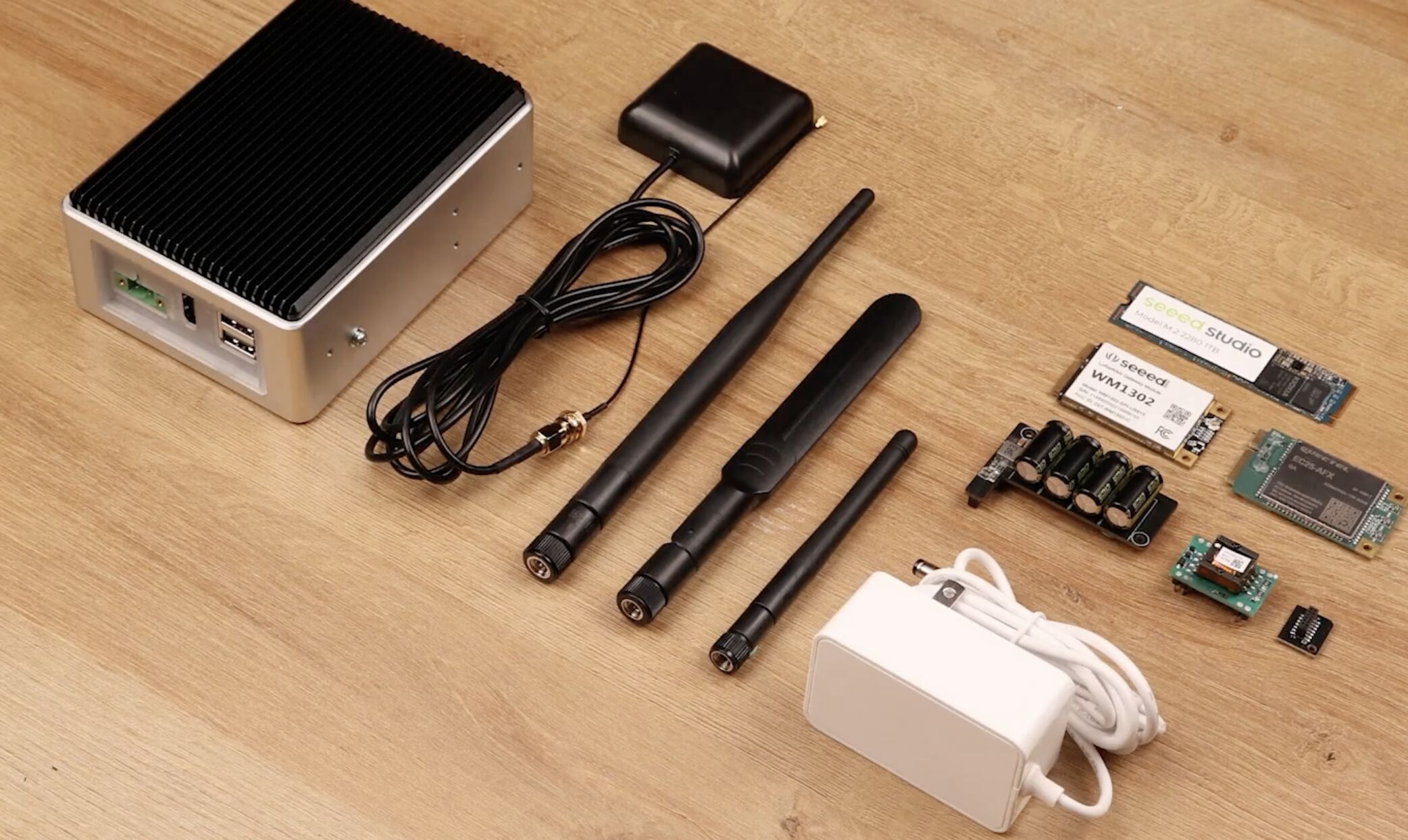 reComputer R1024-10 - Raspberry Pi IoT Geçidi ve Kontrol Cihazı, CM4 Güçlü, AI Yeteneği| 4GB RAM, 16GB eMMC - Görsel 2